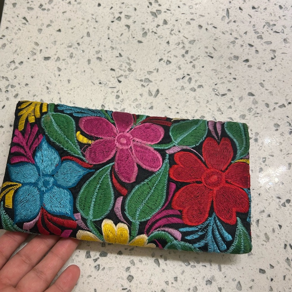 Floral Embroidered Women's Clutch - Picture 3 of 4